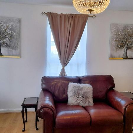 Beautiful 4 Bedroom Treasure Home Hemel Hempstead Zewnętrze zdjęcie
