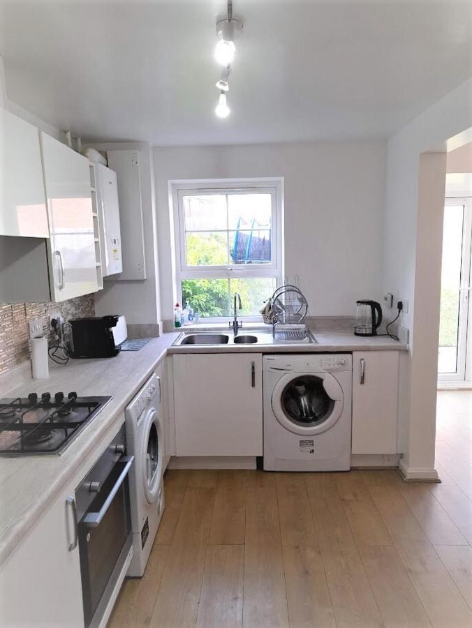 Beautiful 4 Bedroom Treasure Home Hemel Hempstead Zewnętrze zdjęcie