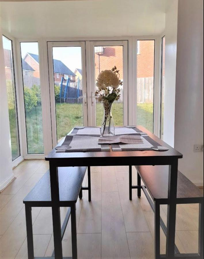 Beautiful 4 Bedroom Treasure Home Hemel Hempstead Zewnętrze zdjęcie