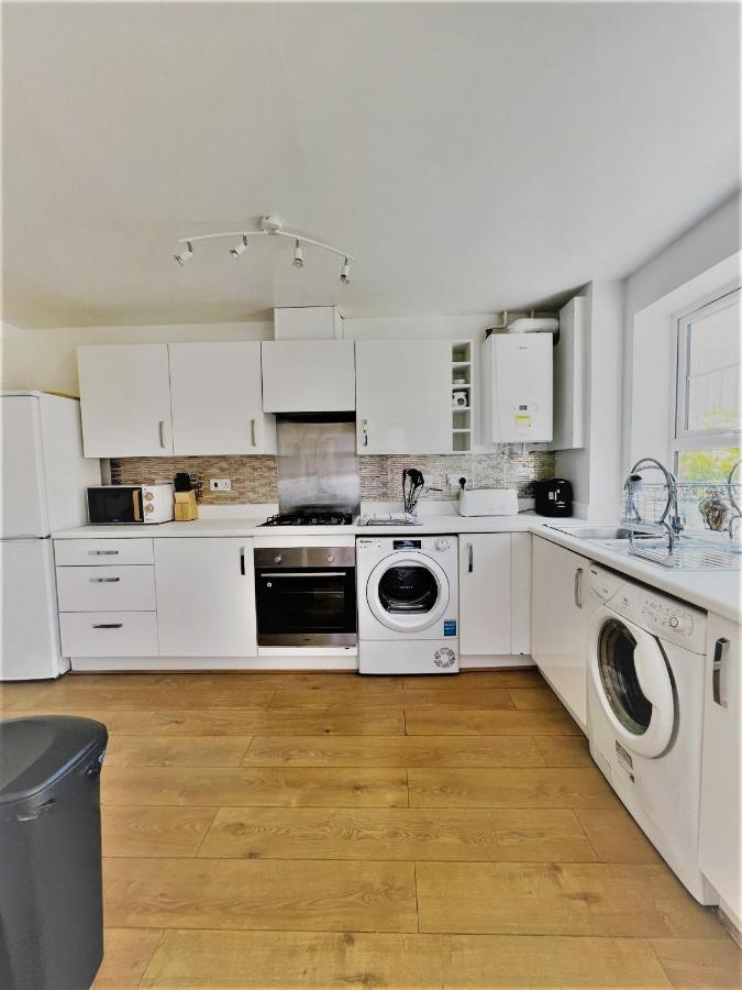 Beautiful 4 Bedroom Treasure Home Hemel Hempstead Zewnętrze zdjęcie
