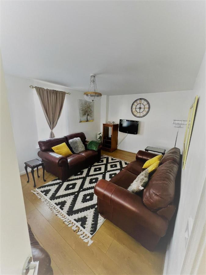 Beautiful 4 Bedroom Treasure Home Hemel Hempstead Zewnętrze zdjęcie