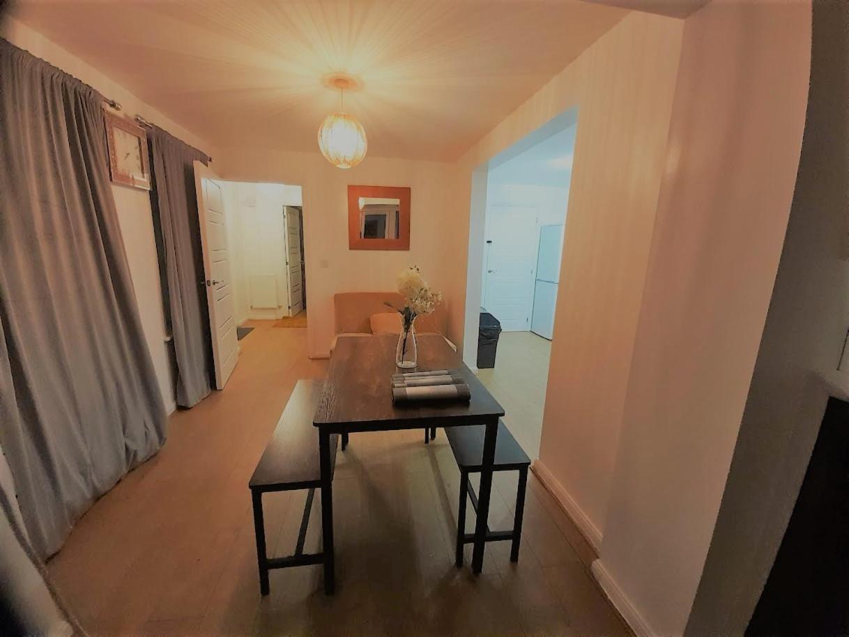 Beautiful 4 Bedroom Treasure Home Hemel Hempstead Zewnętrze zdjęcie